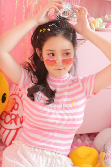 杨思敏裸全乳潘金莲